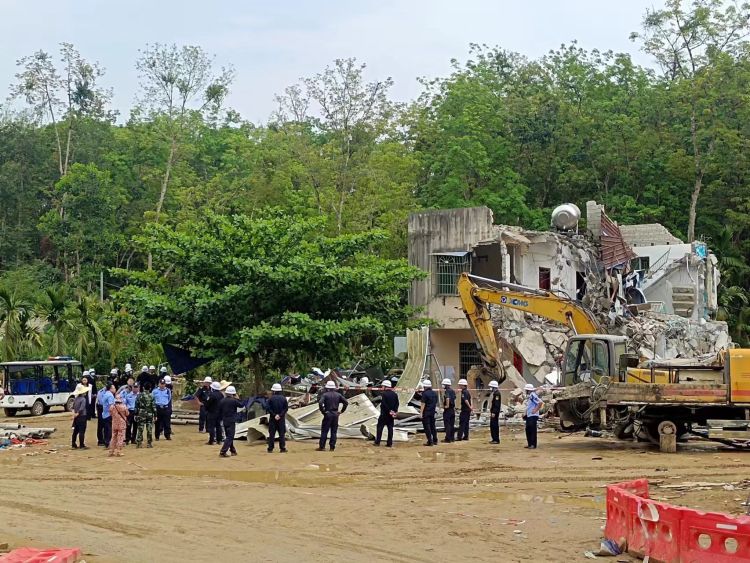 零容忍！烏石19隊互通高架橋工程一處違法建筑被強制拆除