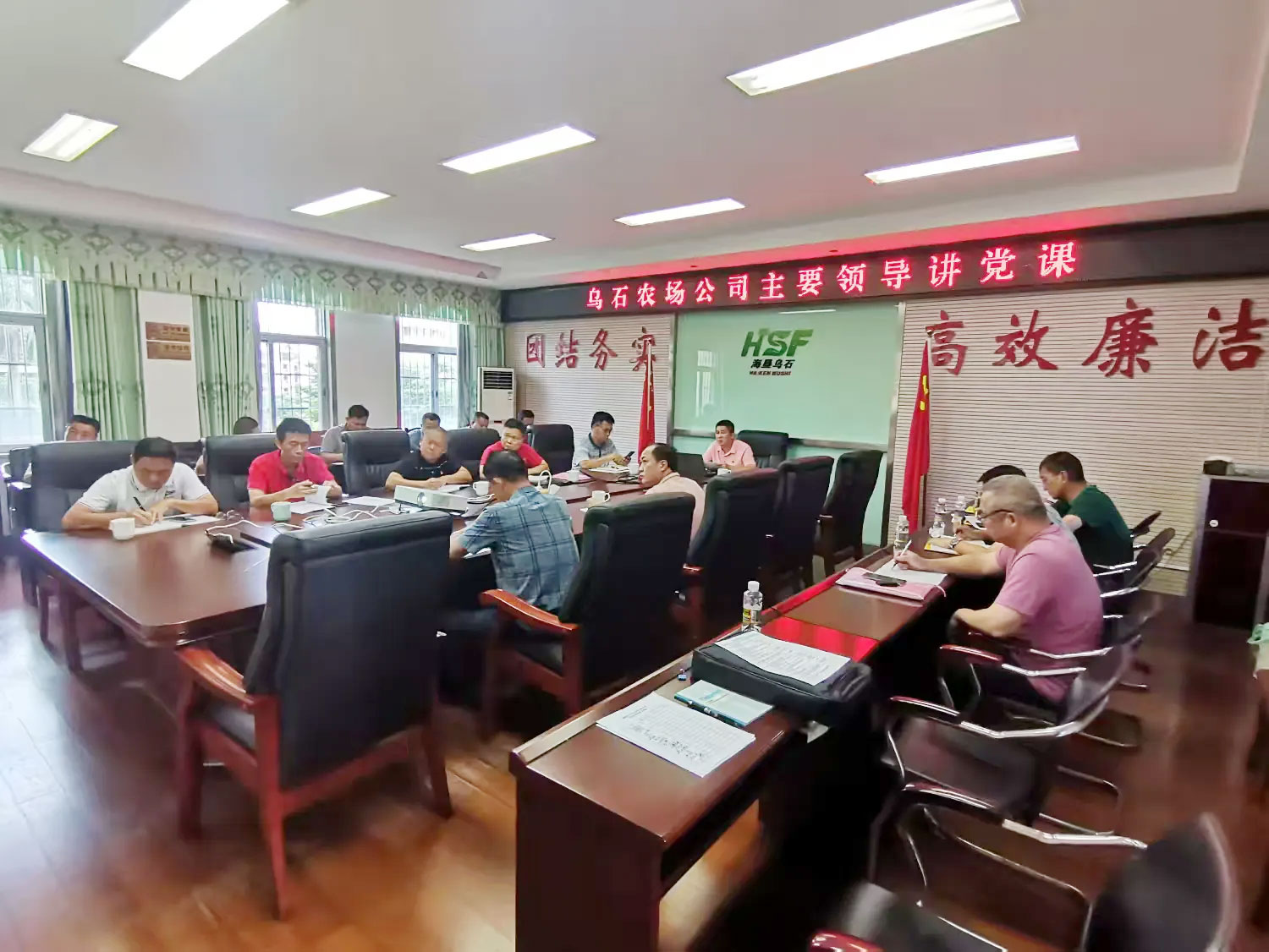 烏石農(nóng)場公司開展黨紀學(xué)習教育專題黨課