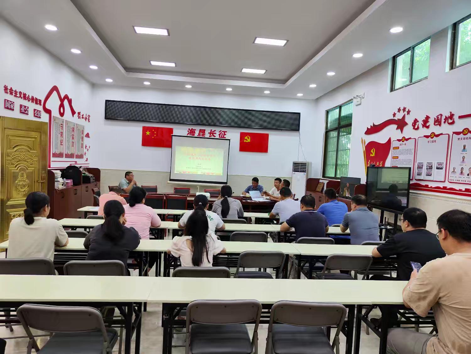 烏石農(nóng)場(chǎng)公司長(zhǎng)征子公司開展綠橙規(guī)范化種植管理及黃龍病防控技術(shù)培訓(xùn)