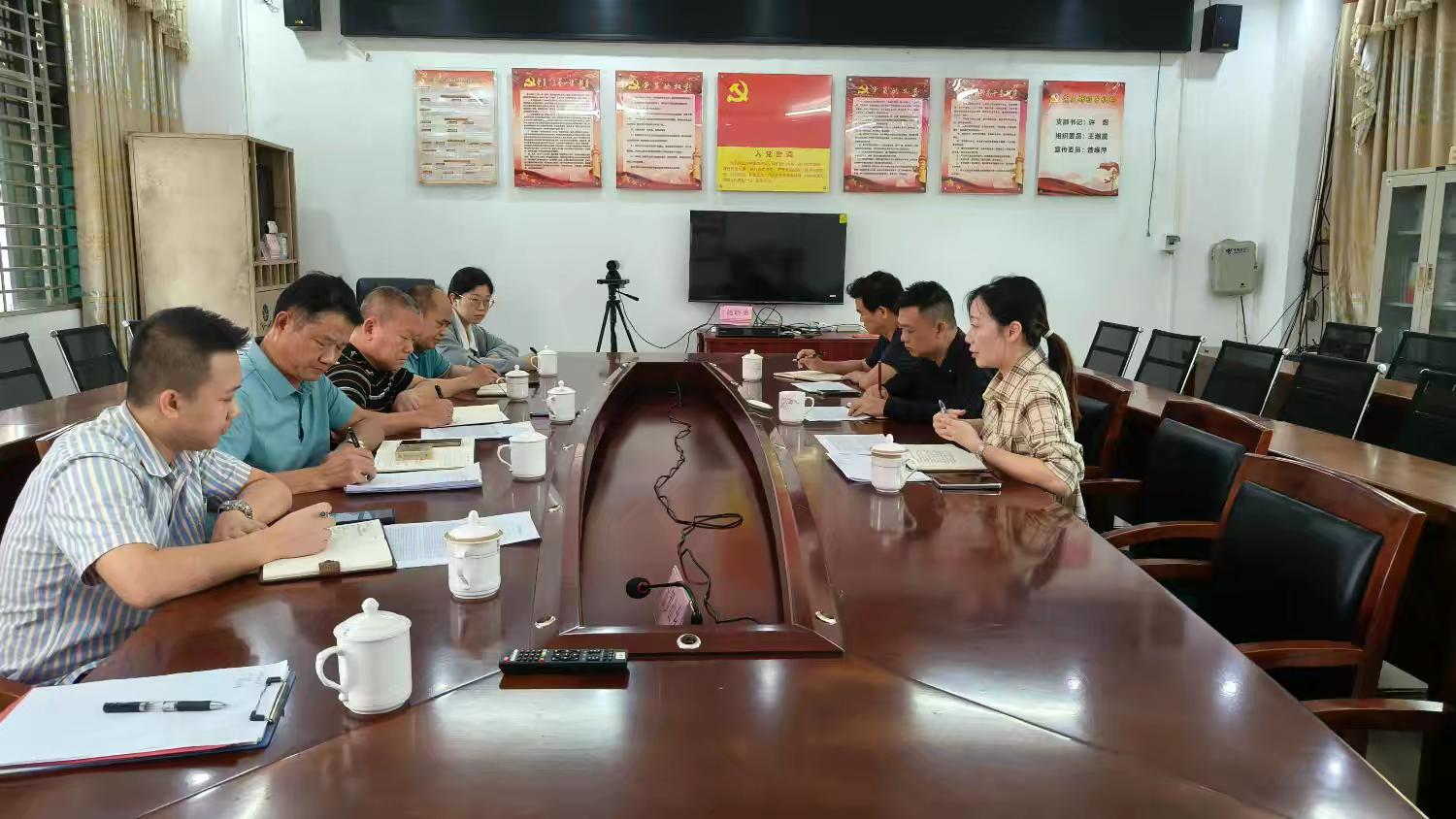 烏石農(nóng)場(chǎng)公司長(zhǎng)征子公司與瓊中縣吊羅山鄉(xiāng)政府召開墾地融合工作推進(jìn)會(huì)